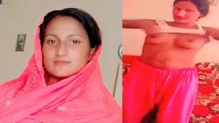 Pakistani Village Sex Bhabhi Showing Boobs
